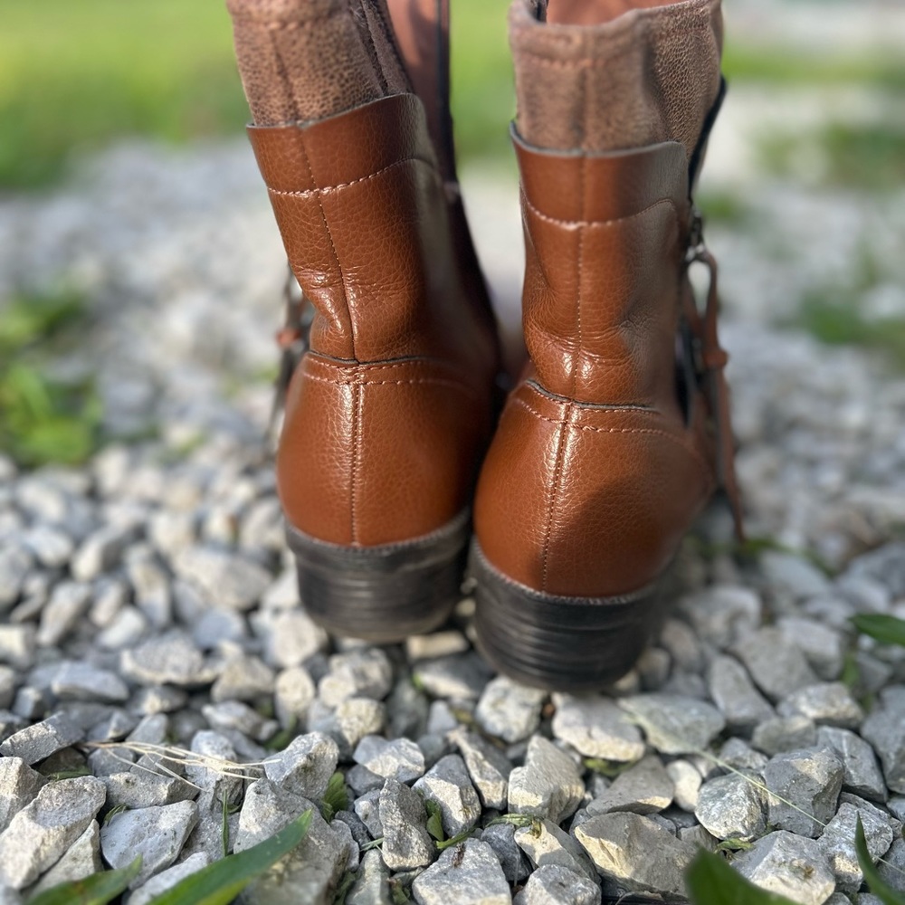Clarks brown leather side zip boots - Picture 4 of 6